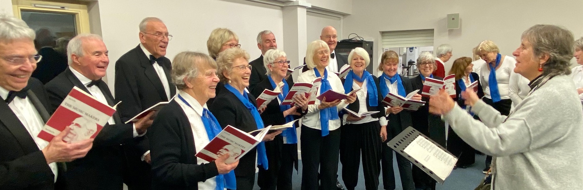 choir-oxshott-cobham-rehearsing